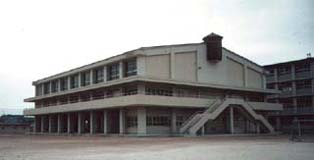 高校体育館